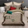 Groothandel designer beddengoed set klassiek letter logo kaki streepje letter logo gedrukt dekbedoverdeksel kussenkussen 4 pc's set puur katoen comfortabel beddening decoratie