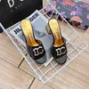 New Designer Womens High Sandals Sandálias de Casamento Festa de Birtique Sapatos Boutique Investinamente Estilo casual Casual Viagem Sandálias de couro Tamanho 35-40