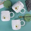 Mugs Drinkware Present AVOCADO CERAMIC COFFEE MUG Funnlig kopp Glas Kreativ färg Värmebeständig med lock 400 ml Kids Office Home