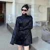 Bloses de mujer Fashion Stand Collar Plisado Blusa plisada Shhirts Chinese Retro Jacquard Pearls Botón Top 2024 Spring Chic Blusas