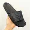 Klassiska coa ch tofflor sandal män kvinnor blommor casual skor skjut lyx utomhus pool ny stil gummi loafer sommarstrand designer skjutreglage platt sandale man mule låda