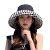 Sommarkvinnor fördubblar bomullslinne Plaid Sun Hat Elegant Big Wide Brim Foldbar Antiuv Beach Floppy Hats Flat Caps Bob240409