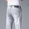 Mäns jeans designer Hong Kong jeans för mäns vår/sommar ny ljusgrå smal passform high-end casual byxor män 0vfz