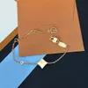 18K Gold Designer-Armband, Modegeometrie Römisches Alphabet White Mothershell Multi-Element-Frauenarmband, Valentinstag, hochwertige Geschenke, Großhandel