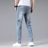 Heren jeans ontwerper Hong Kong high-end jeans voor heren lente en zomer midden opkomen grond wit kleine rechte fit katoen lange broek b218