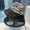 Berretti 2024 Cappelli di moda femminile secchio leopardo per donne vintage boina femminile putta