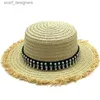 Breda randen hattar hink hattar nya sommarplatta solhattar för kvinnor chapeau feminino stråhatt panama stil cappelli sida med pärla strand hink cap girl topee y240409