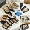 2024 Designer Pool Pillow Sandals paren slippers Men vrouwen zomer plat schoenen mode strand slippers met doos 35-39 gai gratis verzending