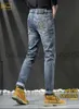 Designer de jeans masculino Designer europeu de outono e inverno Novo produto de alta qualidade de qualidade grande vaca slim fit small pés calças de comprimento Trendy juventude 1yb5d01