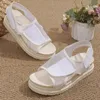 Sandaler söta för kvinnor glitter kvinnors andningsbara praktiska klistermärken tjock sula platt klänning sommar