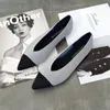 2024 Top Luxury Flat Bottomed Pointed Ballet Black White Soft Soled Sticked Maternity Womens Boat Shoe Casual and Bekväm