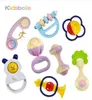 Giocattoli per neonati 5pcs in plastica jingle tremante Bellkidsbele bavasini morbidi giocattoli neonati 012 mnoths teether sonde giocattoli3312436