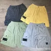 Nya mäns shorts mode lösa mikro elastiska bekväma avslappnade shorts -knappar broderat emblem snabbt torkande herrbyxor
