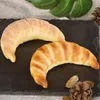 Decoratieve bloemen gesimuleerd Gouden stiermodel nep alkalisch water gezouten brood bakvenster decoratie croissant rekwisieten voedsel pograph