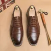 2024 MENSE BUSINESS CASSORATION Lace-Up confortable Oxford Fashion Work Outdoor Walking Brogues for Men Formel Shoes Forme