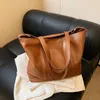Axelväskor duk kvinnor väska koreansk lyx kvinnlig tote shopper 2024 mjuk pu läder stora retro mode kvinnliga handväskor handväska