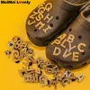 1PCS Golden Bling Letters Shoe Charms Combinando livremente cartas de metal Acessórios para mulheres com entupimento jeans