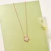 2024 Clover Necklace Fashion Charm قلادة 18K Rose Gold Silver Placed Diamond Pendant لـ Womengirl Valentine مصمم المجوهرات هدية المجوهرات