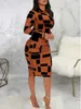플러스 사이즈 드레스 4XL 5XL LW 여성 가을 ​​윈터 우아한 긴 소매 모의 목 무릎 길이 MED 탄성 패턴 격자 무늬 프린트 드레스