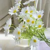 Fleurs décoratives Blanc Artificiel Beauty Silk Chrysanthemum Simulation Daisy Fausse Décoration pour le bureau du jardin Décors