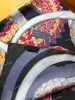 Monograma de cachecol quadrado Flor de seda pura Flor Impressão da primavera Handle Hanking Bolsa de seda lenço de seda Mulheres luxuosas de cetim estampa de pescoço fêmea fêmea fêmea fêmea fêmea