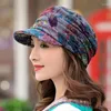 ベレー帽2024女性ピークキャップショートスリム暖かい折りたたみ式イヤのスタイル花柄の花柄の秋の帽子毎日
