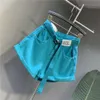 Styl europejski 2024 Summer Nowe pawie niebieskie odchudzone szorty dżinsowe, damskie trend ROLED A-Line Patch Hot Pants