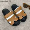 Chypre Sandals Designer Slippers Slipper de atacado Luxuryflat Beach Loop Ajuste Homens Mulheres Slides Summer TEM LOGOTO RIF3