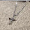 Colliers pendants Jade Angel Twisted Design Cross for Men and Women Collier Fashion Unique Platinum Brass David Jewelry