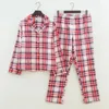 Hemklädkvinna Bomullsslipning Tyg Pyjamas Set Red Plaid Sexig Sleepwear Long Sleevetrousers Womens Flanell Pyjamas