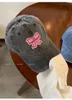 Ball Caps Корейская версия Bow Sticker Baseball Cap Spring и летняя женская ретро -ретро -стрит -тенденция сладкая регулируемая спортивная шляпа Gorras