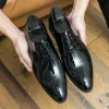Botlar Erkek Elbise Ayakkabı Dantel Up Sıradan İş Deri Ayakkabıları Parlak Pinty Toe İtalyan Tarzı Resmi Düğün Ayakkabıları