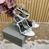 Designer di lusso di alta qualità sandali Donne High Hee HEE Fashion Diamond Diassine Scarpe per abiti decorativi Casual Lacca Cinta Cinta Cinkle Sandalo