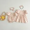 Verão meninas infantis irmãs pareça algodão de manga curta Baby Rompers de renda de renda Broder Ruched Toddler Dress 240329