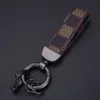 Keychain alla moda e creativo, corda in pelle, portachiavi di marca alla moda