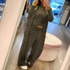 Pantalon féminin à deux pièces OMSJ 2024 Spring Casual Leopard Print Suit Femme Fomes à manches longues Long Cardigan Top élastique