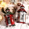 Titulares de velas Natal Retro Iron Candlestick pintado à mão portátil Lâmpada de vento decoração de casa Presente à prova de vento Craft de metal