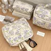 Koreaanse gewatteerde blauwe make -uptas met bloemen met drie maten Zipper cosmetische tas voor vrouwen doosvorm opslag Handtas 240327