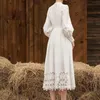 Vietnamesisk nischdesign med snörning av broderier och ihåliga spetsar Lång klänning Lykta ärmar Långärmar Vit Holiday Style Dress 240403