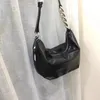 Kvällspåsar Kvinnors handglasped läder underarm axelväska avancerad crossbody dumpling toppskikt kohude messenger höst sommar