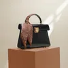 ITAMOOD GOLICE Cuir Womens Sac Luxury Brande-Handbag à la mode et à corps polyvalent avec une décoration écharpe 240326
