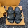 Designer Slippers Men Femmes Sandales Sandals Slides Marque Chaussures décontractées Chaussures de plage épais semelles ajustées en or Boucles d'été Pantoufle