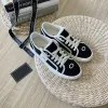 Klasyczny płócienne buty Summer Outdoor Tinnis Channel Sneaker Women Basketball Black White Girl Low Designer Buty wędrówki Mężczyzn Men Booper Flat Walk Run z pudełkiem