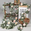 Fleurs décoratives 2pcs / sac roses artificielles plantes vertes en plastique ratan pour le salon suspendu à la verdure