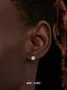 Pure auricolari in argento per uomini con design irregolare e avanzato senso unico e unico orecchini per la cura dell'orecchio americano
