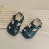 Zomer babyschoenen lederen uitsparingen zachte zool jongens sandalen gesloten teen niet -slip mode peuter meisjes EU 1525 240329