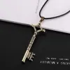 قلادة قلادة SUMENG 2024 هجوم تيتان قلادة EREN KEY Shingeki no Kyojin Pendant Fashion Retro Anime Jewelry Mens PlayQ