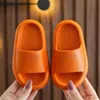 Slipper kinderen slippers comfortabel zomertuin strand sandalen baby pvc badkamer schoenen niet-slip voor jongensmeisjes 2449