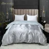 Beddengoed sets effen en elegante Europese stijl lichte luxe satijn satijn jacquard quilt cover kussensloop drie van producten met dubbele bedden