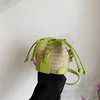 Ins Girls Straw Weaving Handväskor Kids Single Shoulder Drawstring Mini Bucket Bag Fashion Children Crossbody Bags Z7604